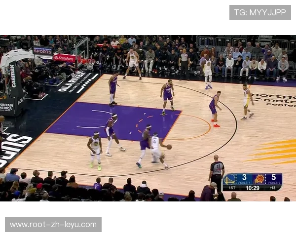 巴特勒突破两人包夹完成上篮，热火火力不灭